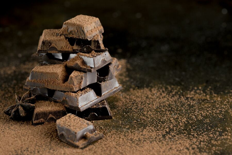 Imagem vista-frontal-chocolate-com-cacau-em-po
